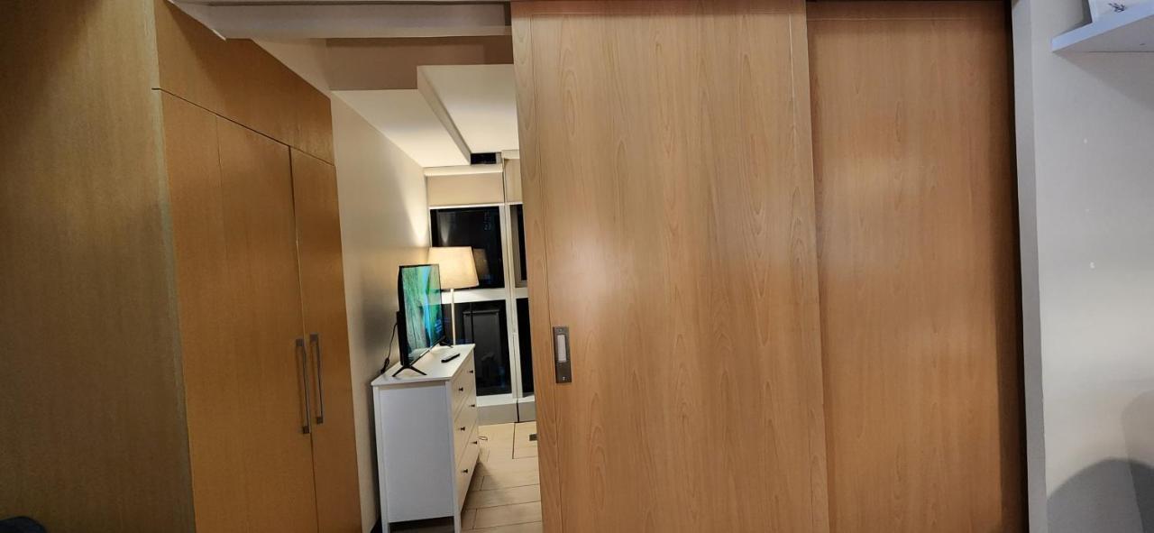 Casa Antonio At Uptown Parksuites Tower One Bgc Manille Extérieur photo